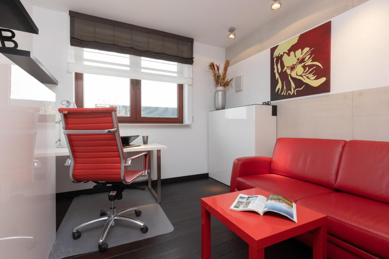 Warsaw Srodmiescie Riverside Three-Bedroom Apartment By Renters ภายนอก รูปภาพ