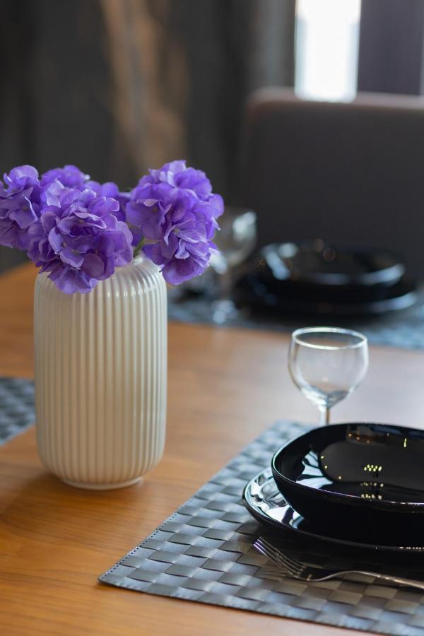 Warsaw Srodmiescie Riverside Three-Bedroom Apartment By Renters ภายนอก รูปภาพ