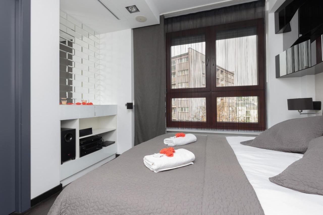 Warsaw Srodmiescie Riverside Three-Bedroom Apartment By Renters ภายนอก รูปภาพ