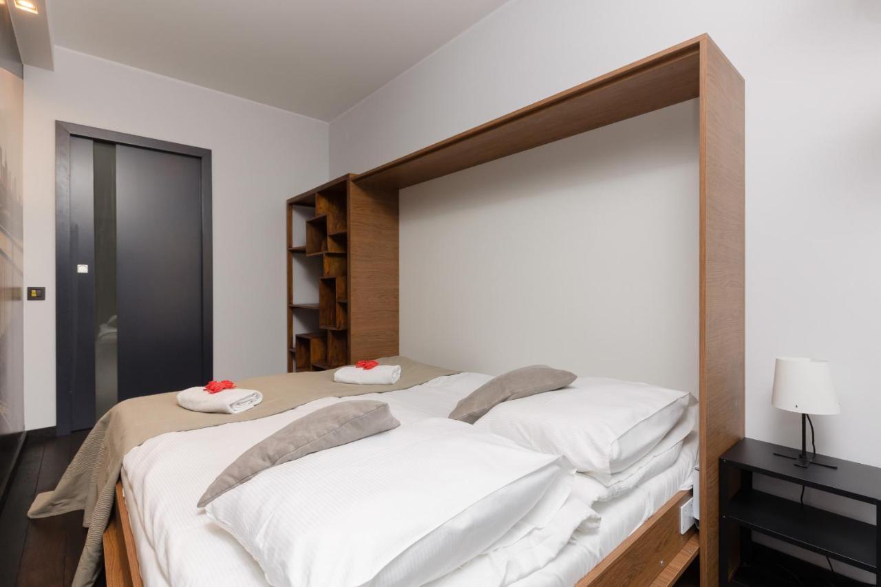 Warsaw Srodmiescie Riverside Three-Bedroom Apartment By Renters ภายนอก รูปภาพ