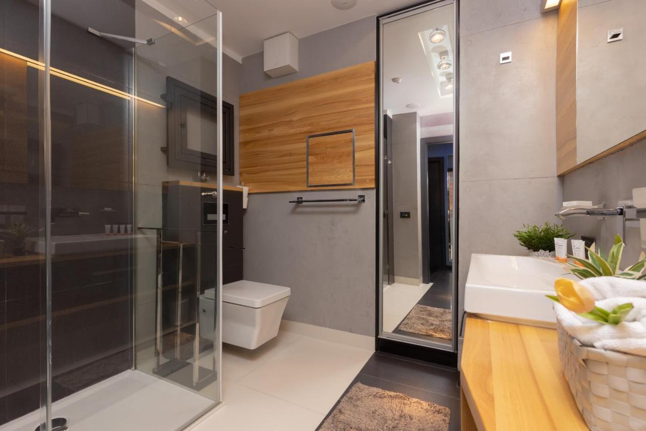 Warsaw Srodmiescie Riverside Three-Bedroom Apartment By Renters ภายนอก รูปภาพ